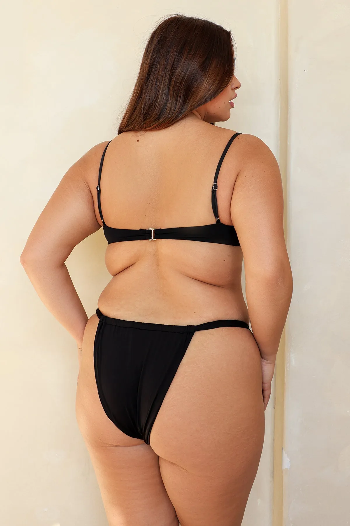 Black Emma Underwire Super Cheeky Set