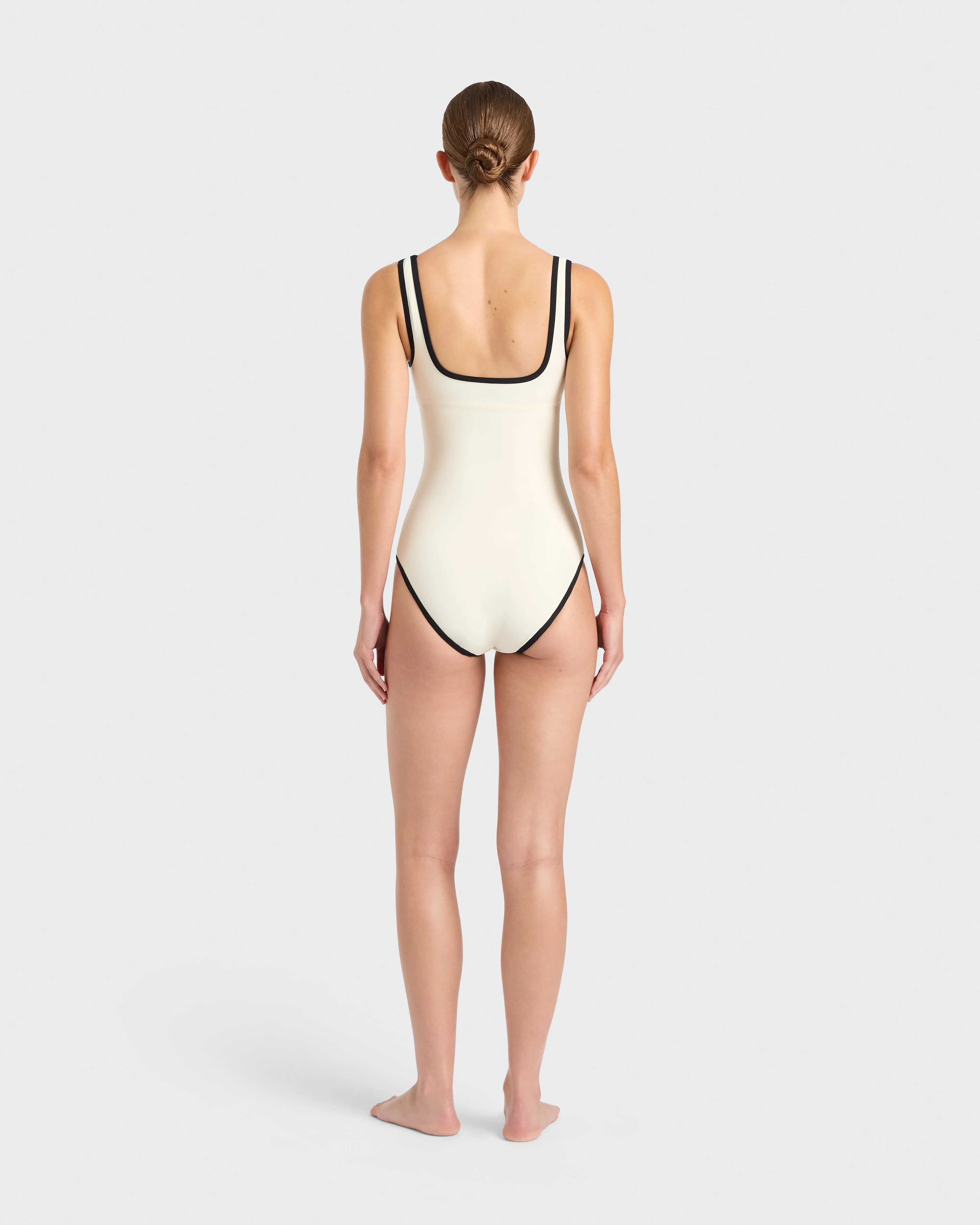 McKenna One Piece - Pearl (Sculpteur)