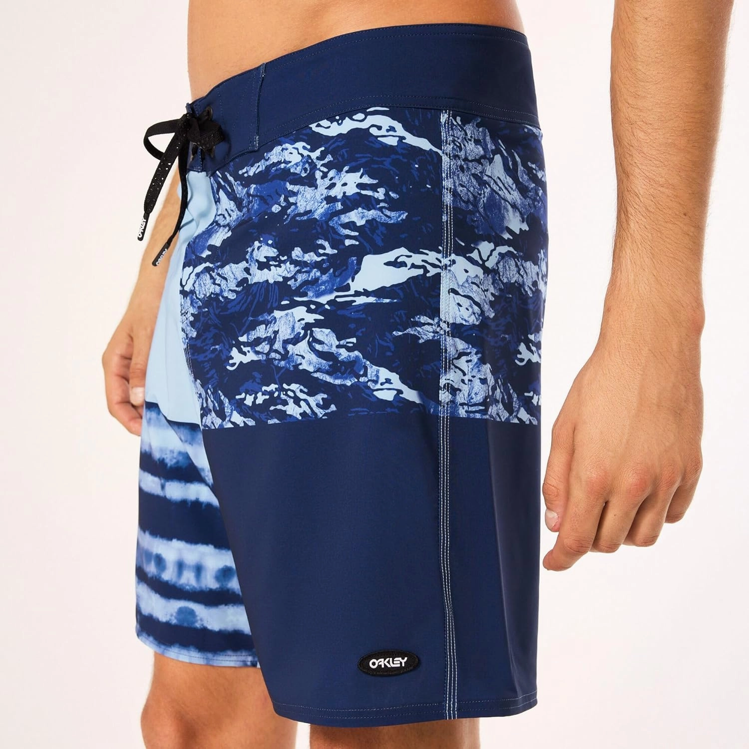 Oakley Men's Swell Line Recycled 18" Boardshort