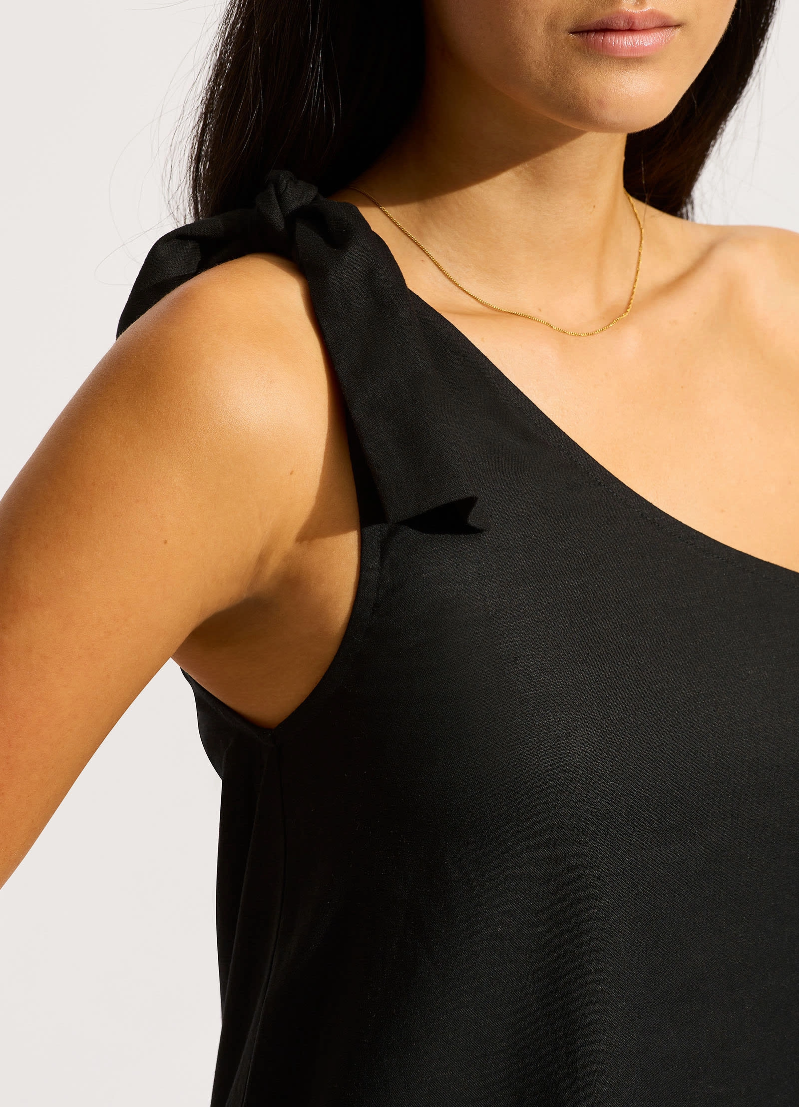 One Shoulder Mini Dress        - Black