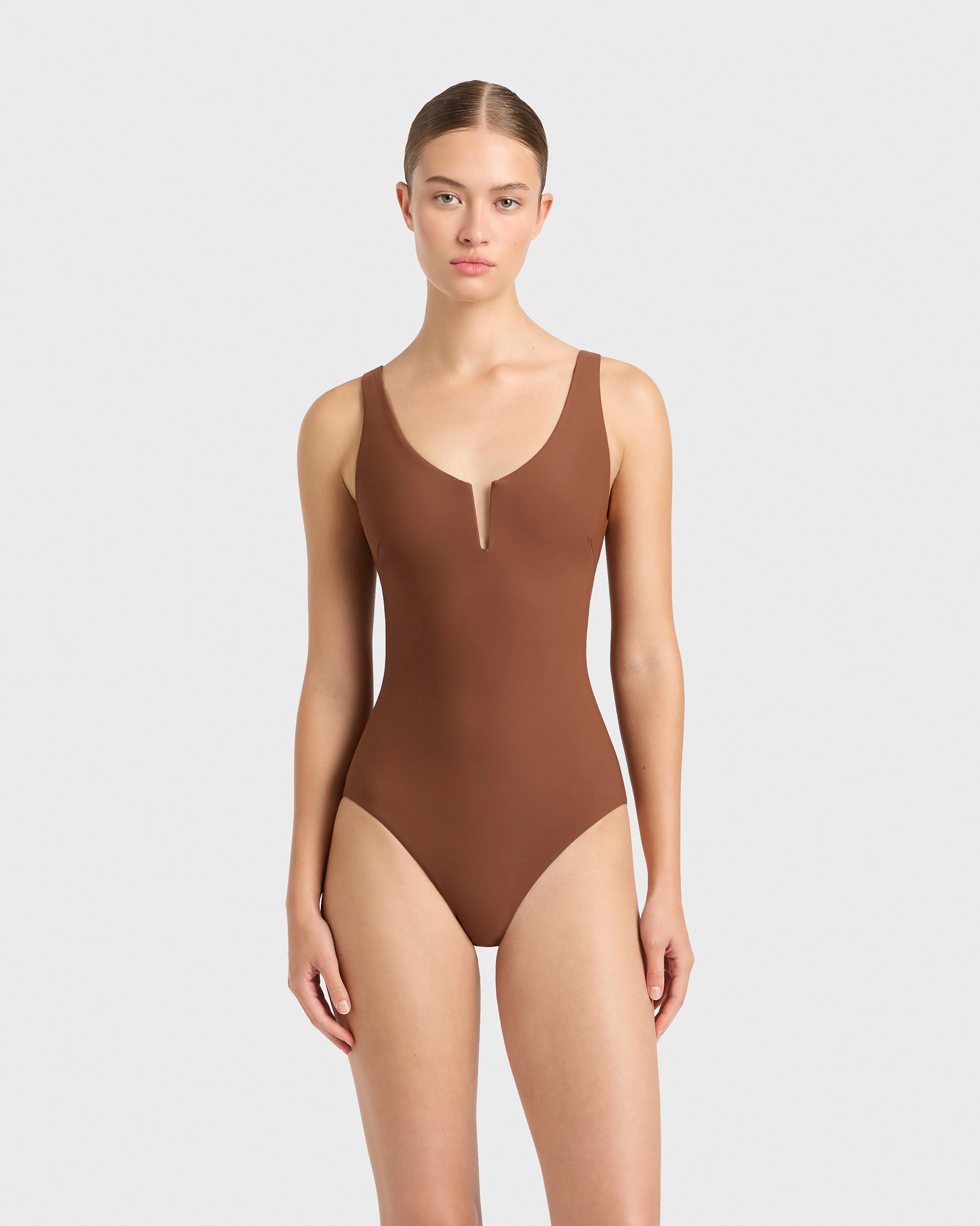 Verity One Piece - Cocoa (Sculpteur)