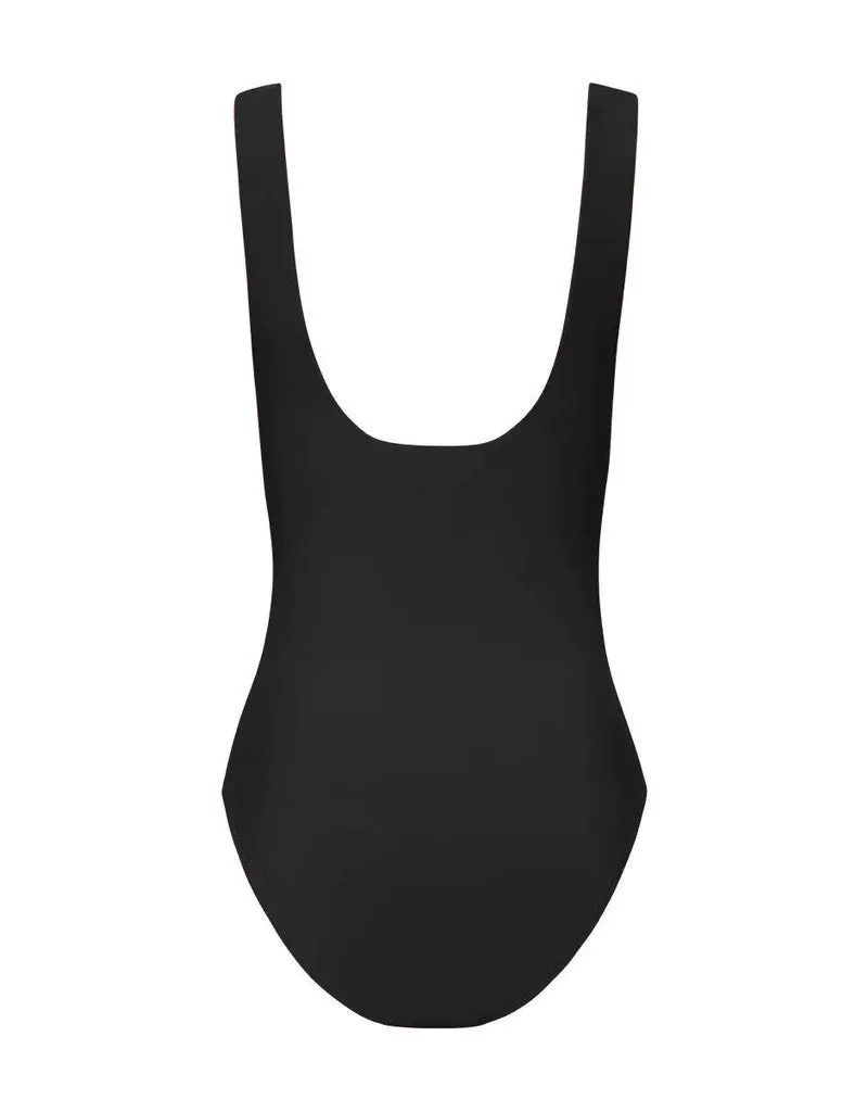 Vida One Piece, Black