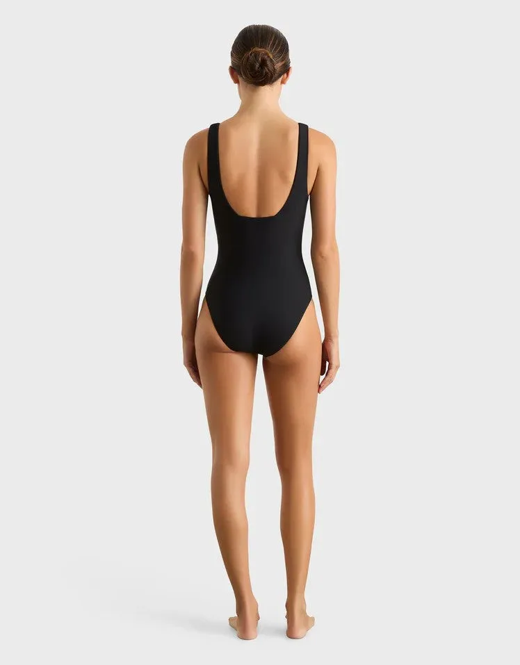 Vida One Piece, Black