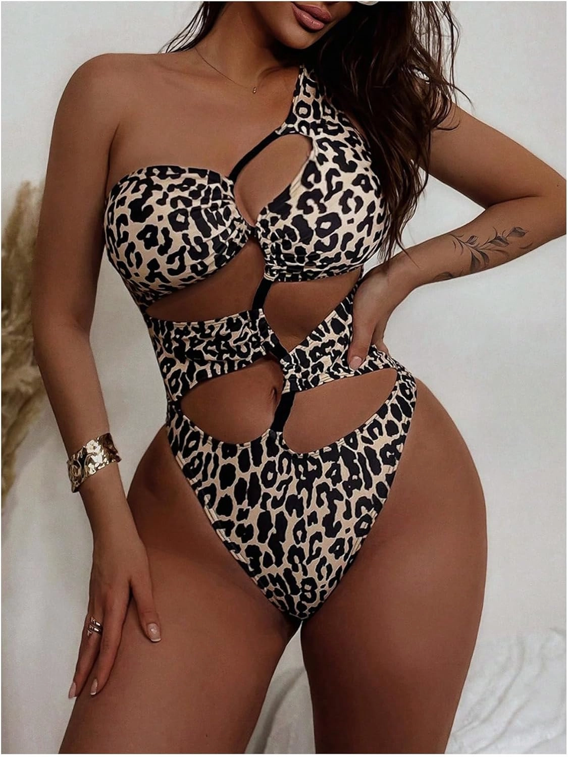 WDIRARA Women's Cut Out One Shoulder Swimsuit Bikini Hollow Out Ruched High Cut One Piece Swimsuit